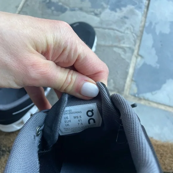 On cloud sneakers - Picture 6 of 7